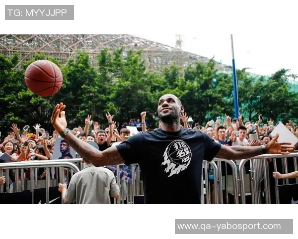 詹姆斯专属AF1即将发售超大皇冠Logo设计引发球迷热议