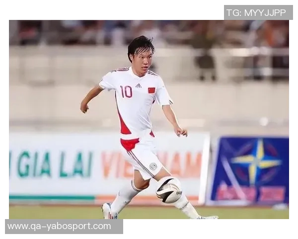 足球报消息称三镇暂无换帅计划邓卓翔与俱乐部沟通尚未深入